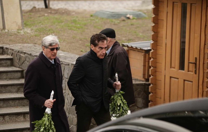 Petre Roman a venit să își ia rămas bun de la Mioara Roman. Ce omagiu i-a adus fostei sale soții
