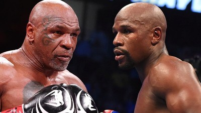 Floyd Mayweather, Mike Tyson intra in ring in 2026