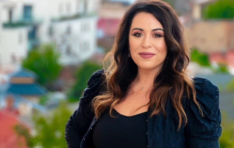 Ce a pățit Oana Roman, după ce a primit un pachet din Anglia. Cât a fost nevoită să plătească la firma de curierat