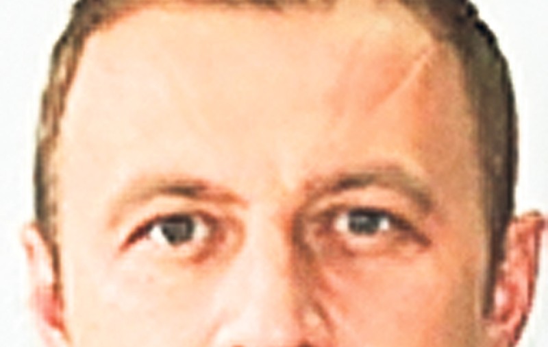 Prefectul are trei case, soţia e chiriaşă la ANL