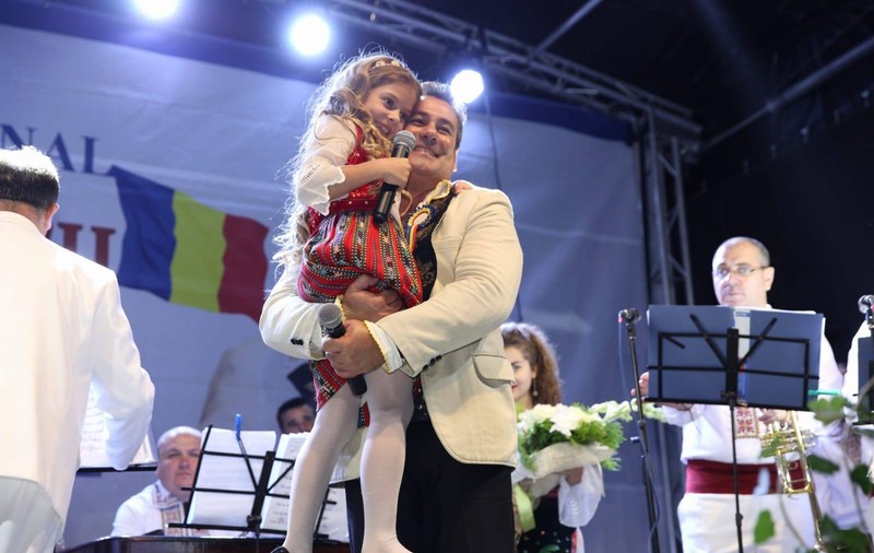 VIDEO/ Fiica lui Ionuț Dolănescu, primul concert, la 7 ani! Ioana Maria studiază vioara la «George Enescu»