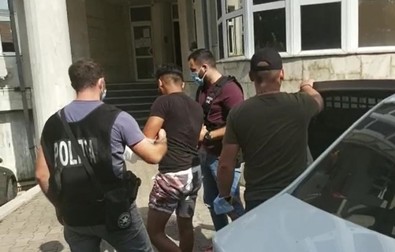 Ucigașul Ionelei avea sânge pe haine când a fost dus la audieri. Foto: Captură video
