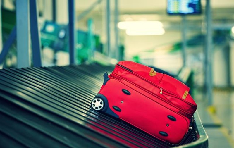 UPDATE: Bistrițean urmărit penal după ce a strigat că are o bombă asupra sa. Ce pedeapsă riscă pentru că a stârnit panica pe aeroportul din Cluj-Napoca