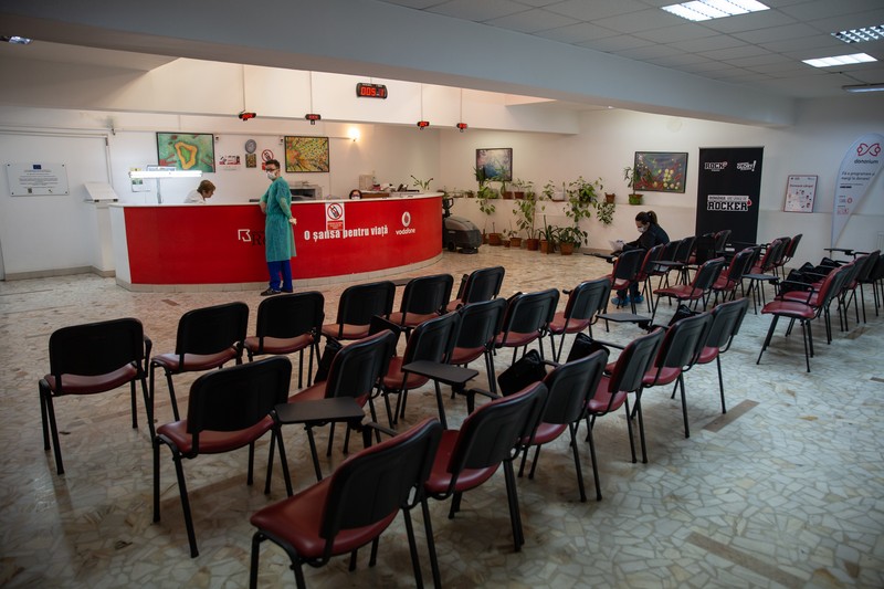 Sala de așteptare, în mod normal plină vinerea, arăta așa