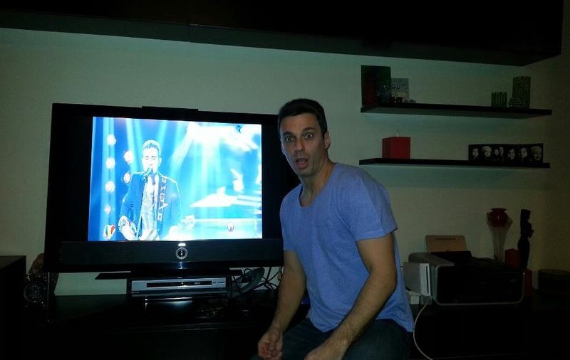 REACȚIA AMUZANTĂ a lui Mircea Badea după prestația lui Robert Turcescu în finala EUROVISION 2013