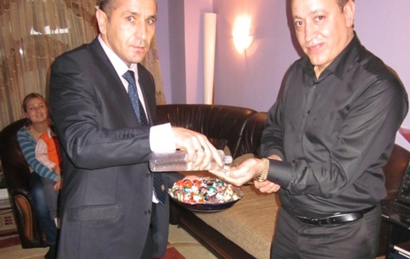 De Kurban Bayram, Sărbătoarea Sacrificiului, musulmanii se stropesc cu parfum şi sărută mâna celor mai în vârstă 