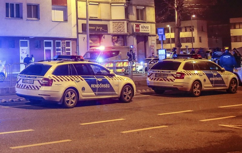 Un român a fost arestat pentru că a atacat polițiștii cu un cuțit la Budapesta: „Acum o să te înjunghii”