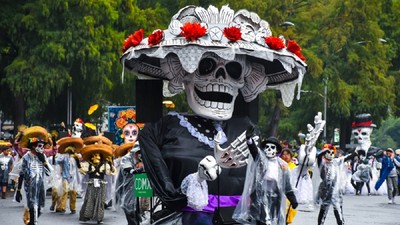 Car alegoric la sărbătoarea Ziua Morţilor, în Ciudad de Mexico