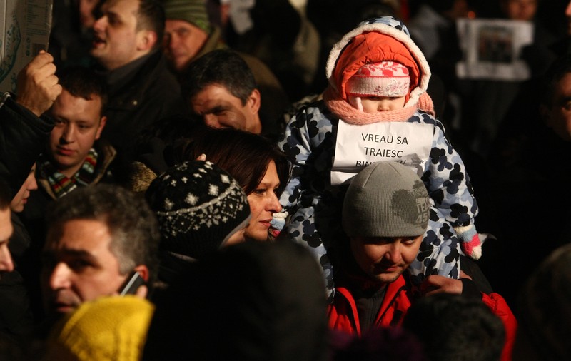 Controale din cap până-n picioare în Piaţa Universităţii