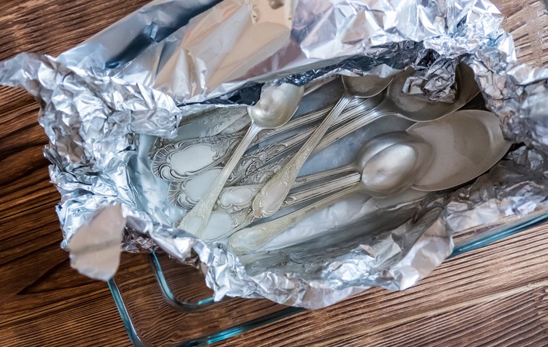 De ce să pui folie de aluminiu în mașina de spălat vase&nbsp;