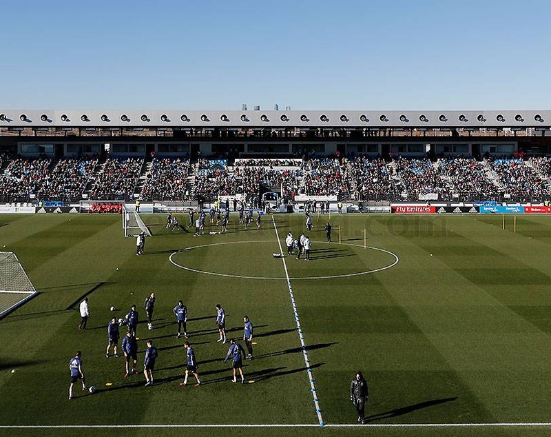 Peste 5.000 de fani au asistat la ultimul antrenament cu public efectuat de Real Madrid în anul 2016 / GALERIE FOTO