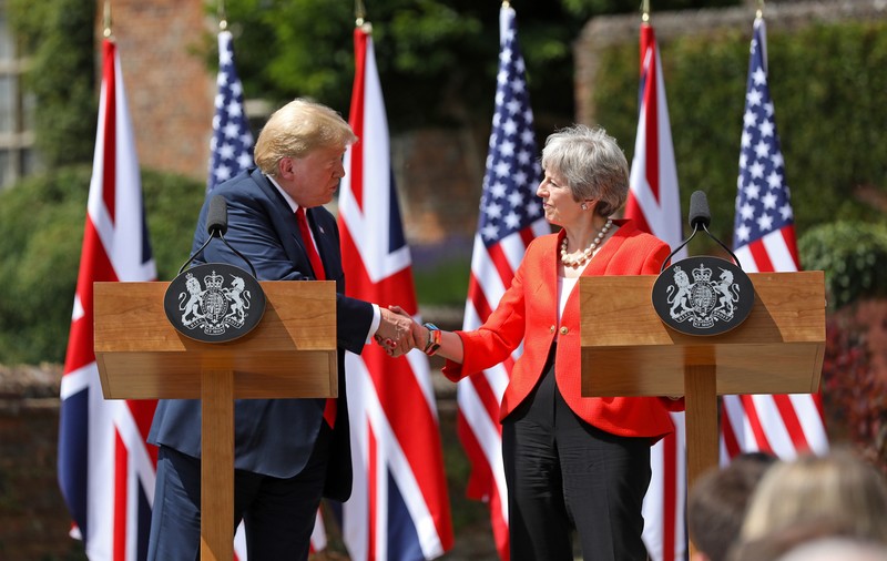 Theresa May: Donald Trump mi-a spus să dau în judecată UE, în loc să negociez cu ei