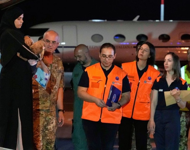 Povestea fetiței de 2 ani evacuată din Gaza și salvată de medici în Italia în ultimul moment: cântărea doar patru kilograme