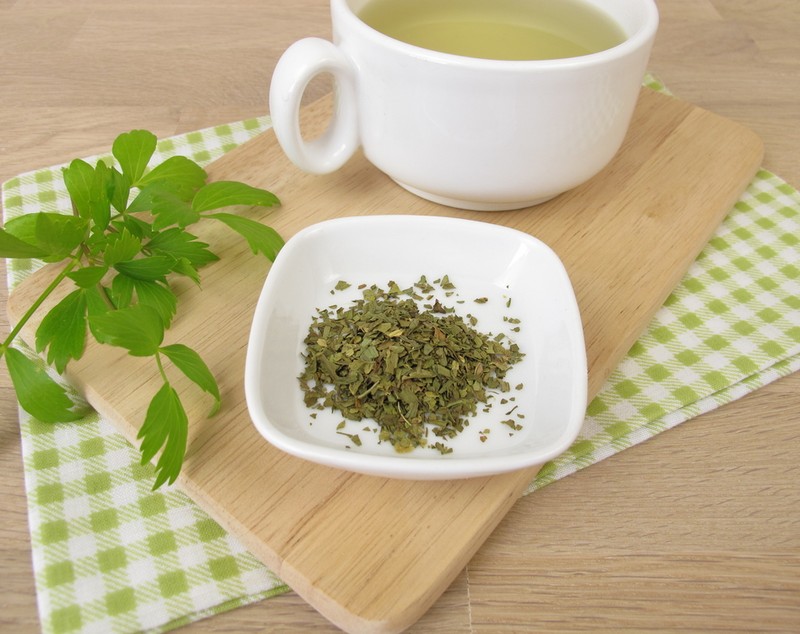 Leuștean - de ce este recomandat să introduci în dieta alimentară consumul de leuștean