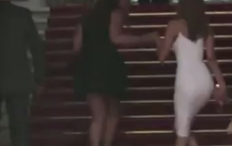 FUSTĂ STRÂMTĂ ŞI TOCURI? NU SUNT O IDEE PREA BUNĂ! Iată ce ţi se poate ÎNTÂMPLA! VIDEO