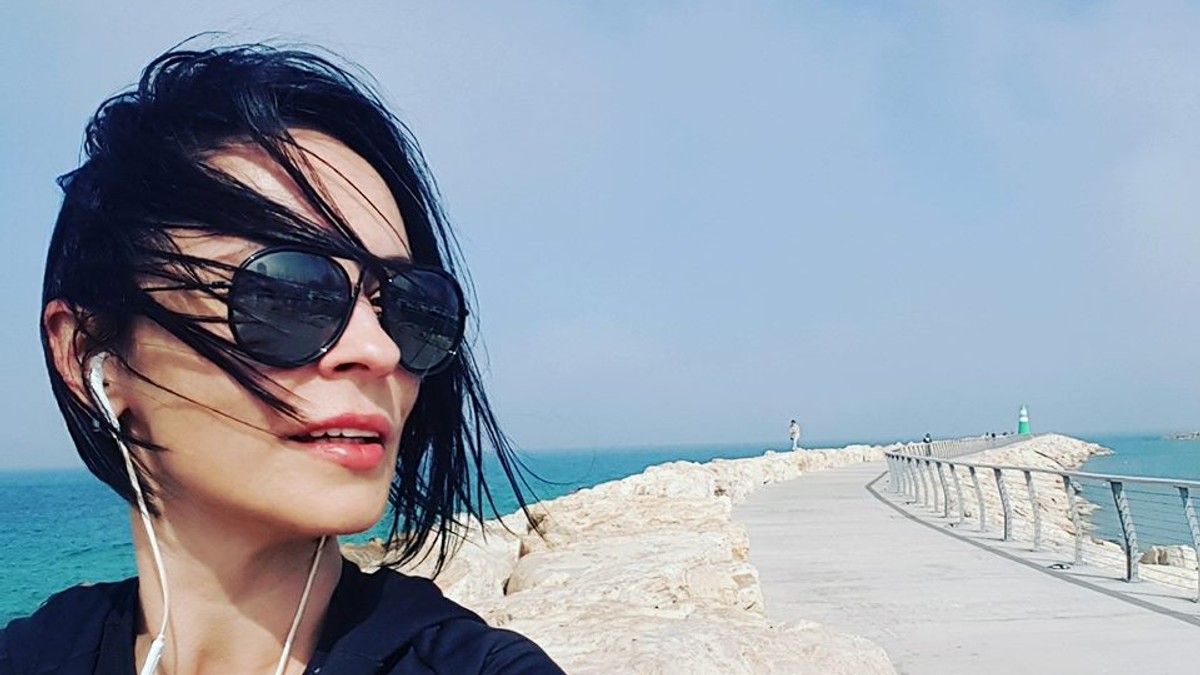 Andreea Marin, la piscină. Arșița a scos-o din casă
