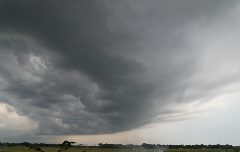 Ce sunt norii pyrocumulonimbus care alimentează dezastrele din Europa: „Întrebarea este dacă vine unul marți sau miercuri”