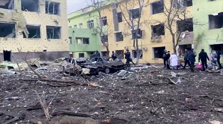 Distrugeri după un atac în Ucraina, într-o zonă rezidențială