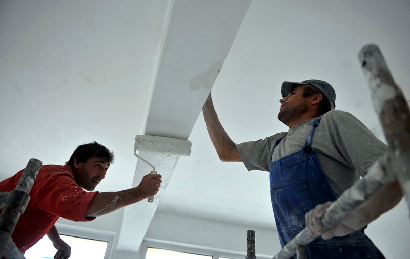 Ce salarii se câștigă în domeniul amenajărilor interioare. Cât câștigă un zugrav, un electrician sau un instalator
