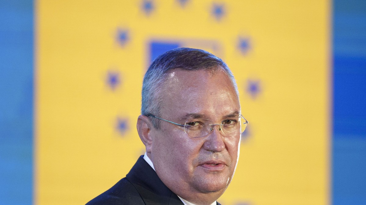 Poză cu Nicolae Ciucă.