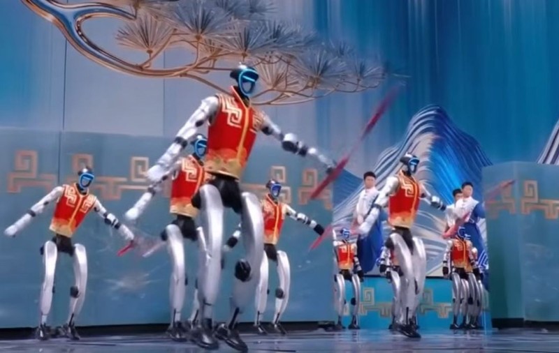 Spectacolul uriaș organizat cu ocazia Anului Nou Chinezesc: 24 de roboți umanoizi au făcut mișcări de arte marțiale și dans foarte avansate