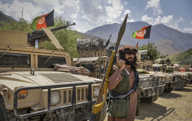 Valea Panjshir i-a respins în trecut pe britanici, sovietici și talibani. Acum, o nouă mișcare de rezistență luptă împotriva regimului de la Kabul