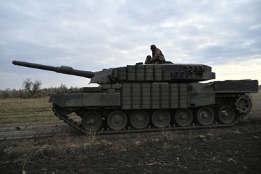 Tankers from the 33rd separate mechanized brigade of the Ukrainian Ground Forces ride on a Leopard 2A4 tank during a field training at an undisclosed location in Ukraine on October 27, 2024, amid the Russian invasion on Ukraine.,Image: 927103915, License: Rights-managed, Restrictions: , Model Release: no