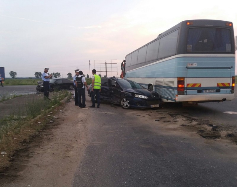 UPDATE: Două femei, rănite în urma accidentului de pe DN1. Coșmar la final de excursie pentru zeci de copii