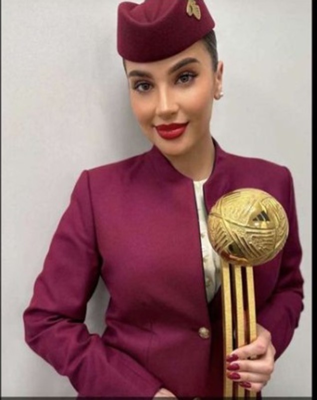 O româncă, pe scenă la decernarea Cupei Mondiale din Qatar. A ținut în mână trofeul câștigat de Messi