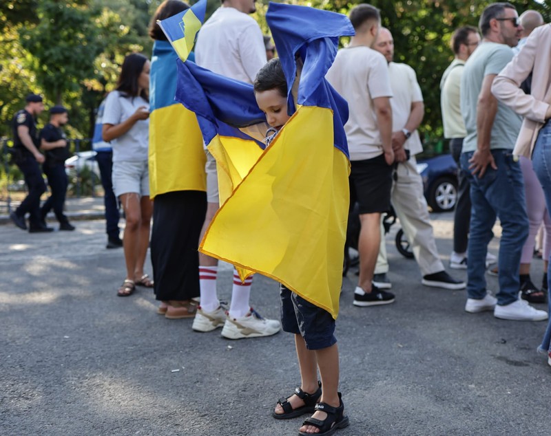 Prințesa Briana Caragea a primit medalia Inima de Aur din partea lui Zelenski pentru ajutorul acordat refugiaților ucraineni