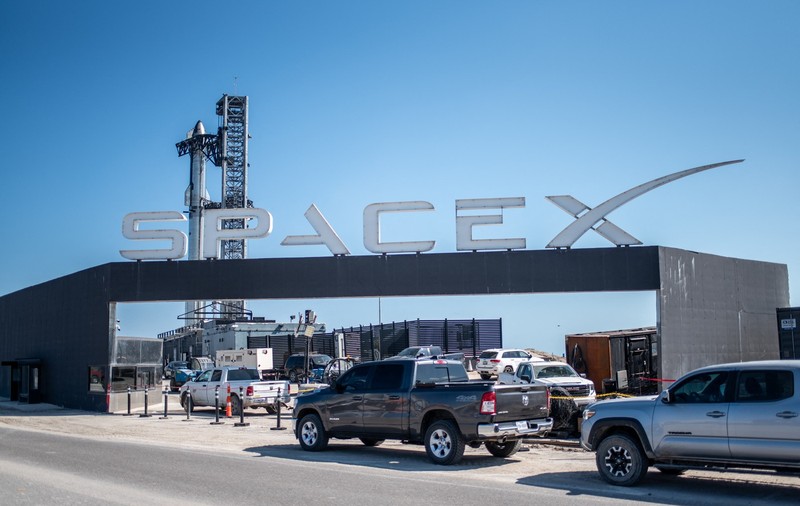 SpaceX, la al cincilea zbor de testare. Plan îndrăzneț de prindere a megarachetei Starship înainte de aterizare | VIDEO