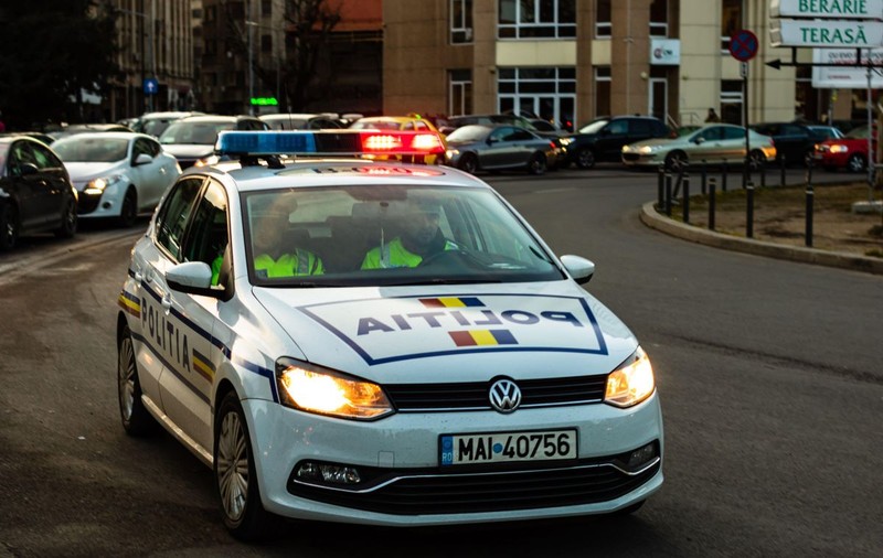 Copil de 4 ani din Mureș, salvat de polițiști din mâinile tatălui care amenința că îl va omorî