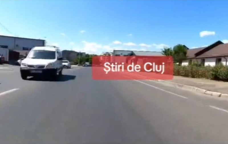 Motociclist din Cluj, la un pas de a fi lovit în plin de un șofer care depășea fără să se asigure: „Nu le pasă de motocicliști”