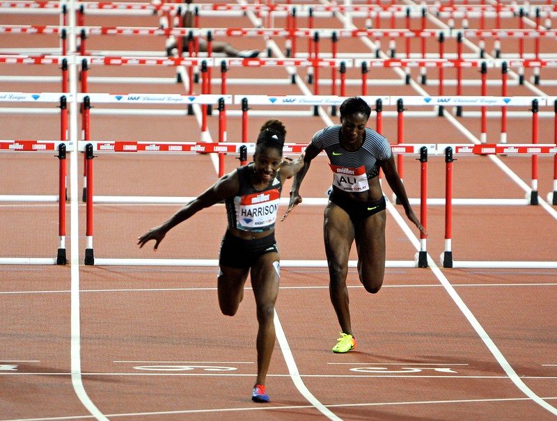 epa05437261 Kendra Harrison of the USA wins the Women 's 100m hurdles breaking the world record at the IAAF Diamond League in the London Olympic Stadium, London, Britain, 22 July 2016. EPA/GERRY PENNY