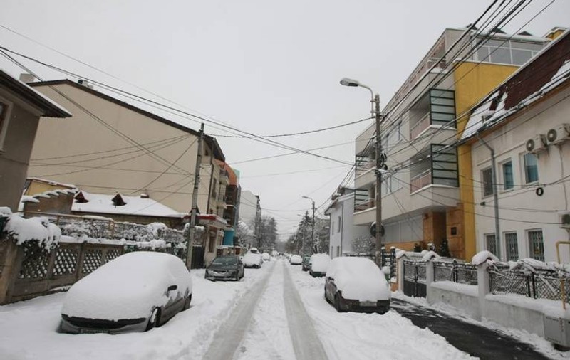 10.000 de prahoveni au rămas fără curent electric din cauza zăpezii