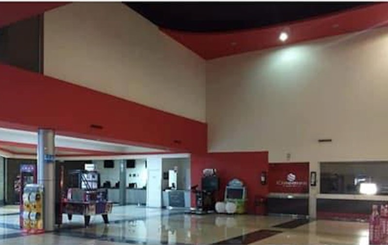 A mers la cinematograf și a rămas blocat în toaletă toată noaptea