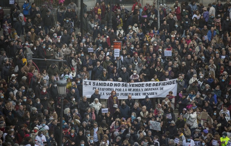 Zeci de mii de angajați din sistemul sanitar au protestat în Madrid: „Reducerea cheltuielilor cu sănătatea publică este criminală”