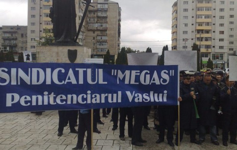 Grevă la Penitenciarul Vaslui. Agenții refuză să mai intre în tură