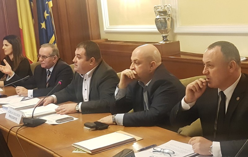 UPDATE | Deputaţii au eliminat toate pensiile speciale. Doar militarii, poliţiştii, jandarmii şi angajaţii din penitenciare, ISU, SRI, SPP, STS şi SIE îşi păstrează pensia