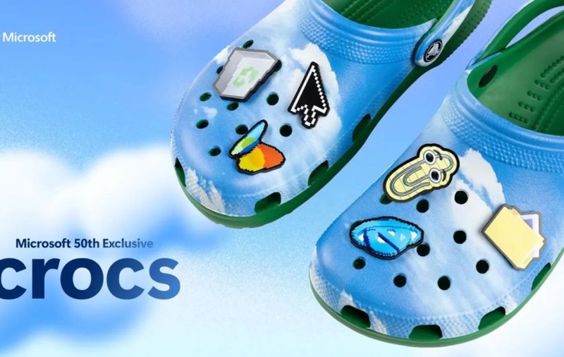 Microsoft lansează papucii Crocs Windows XP. Cât costă modelul pentru nostalgicii anilor 2000