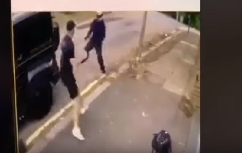 VIDEO | Mesut Ozil a fost atacat cu cuțitul în Londra! Starul lui Arsenal a trecut prin spaima vieții, dar a avut noroc cu colegul Kolasinac