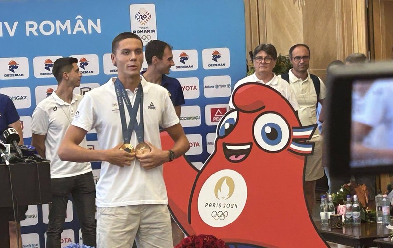 David Popovici, după ce a revenit de la Paris: „Este nevoie de bani investiți în sport, bani investiți cu cap la noi în țară”