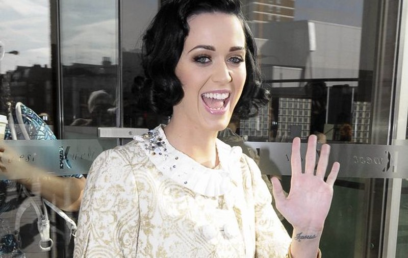 Un cimpanzeu a urinat pe Katy Perry 