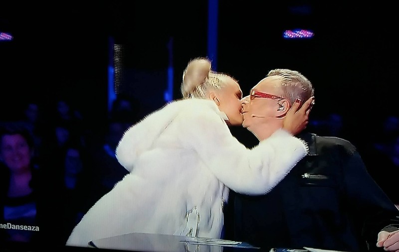 Partenera lui Sandu Lungu i-a sărutat pe jurații de la Uite cine dansează! La final, și-a cerut iertare față de soția unuia dintre ei