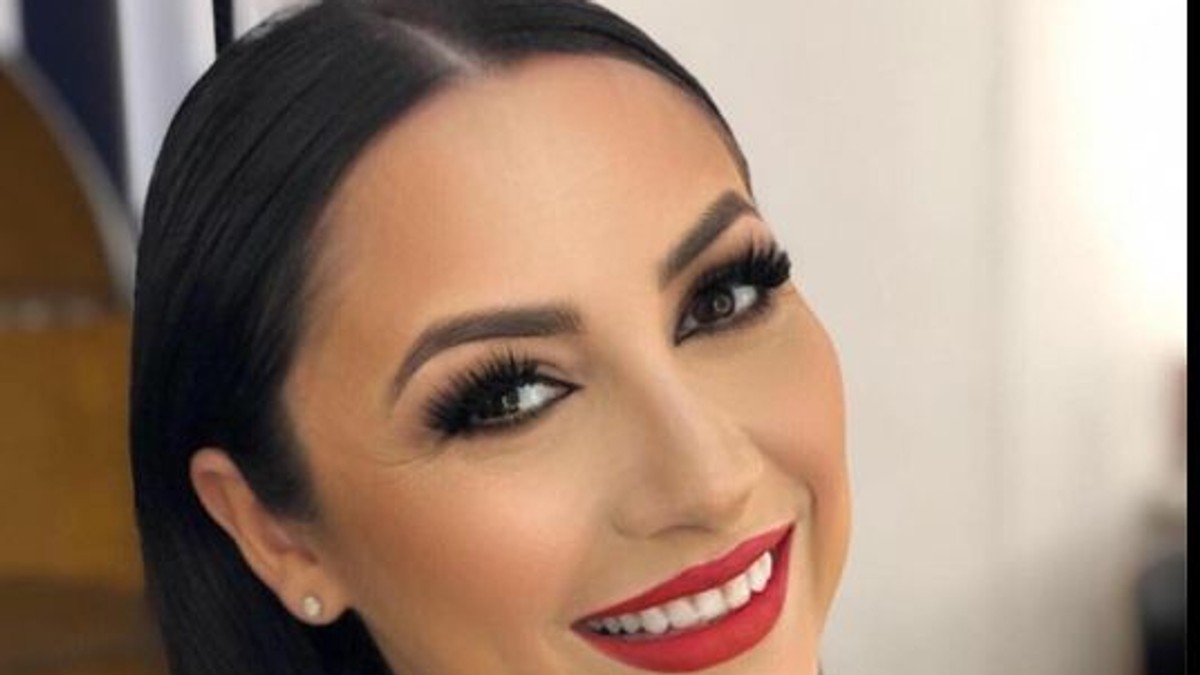 Andra a impresionat-o pe Iulia Albu. Artista, lăudată de fashion-editor