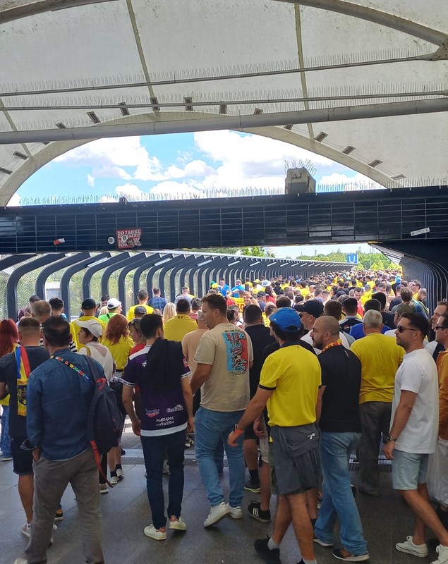 Suporterii români au ajuns la stadion: „Nebunie, frate!” | FOTO