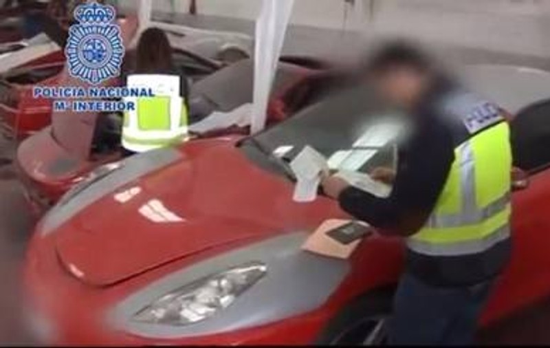 Ferrari-uri false la prețul de 40.000 de euro. Poliția a descoperit o bandă de traficanți în Spania