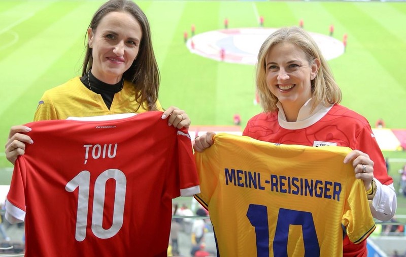 Oana Ţoiu, în tribună pe Arena Naţională cu omologul din Austria: „Bine ai venit la Bucureşti, dragă Beate”