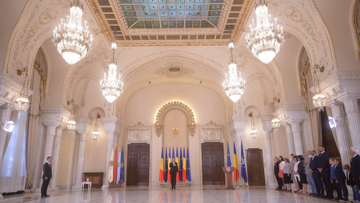 Averile principalilor candidați la Cotroceni. Sumele pe care le au în conturi Klaus Iohannis, Viorica Dăncilă și Dan Barna (EPA)