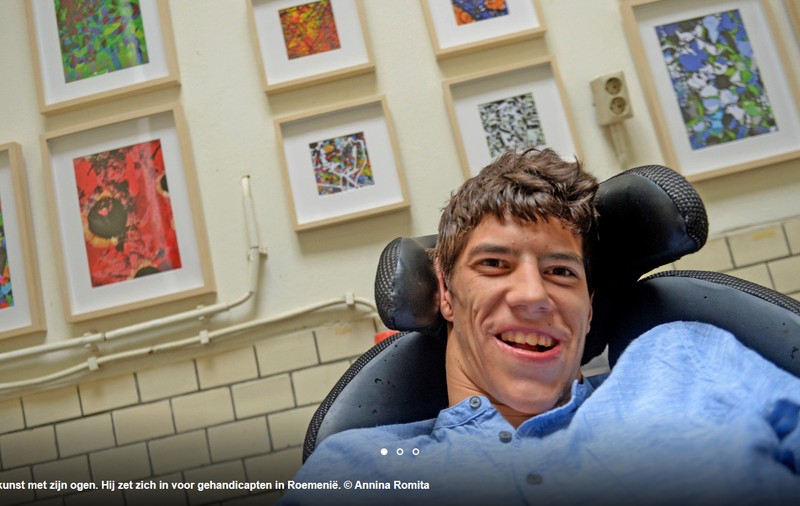 Povestea emoționantă a lui Andrei Fokkink, care face artă cu ochii. A lansat o campanie de ajutor pentru persoanele vulnerabile din Bacău, locul unde s-a născut